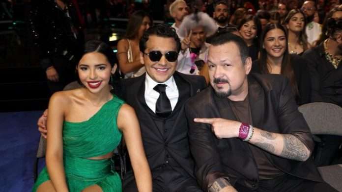 Pepe Aguilar y familia