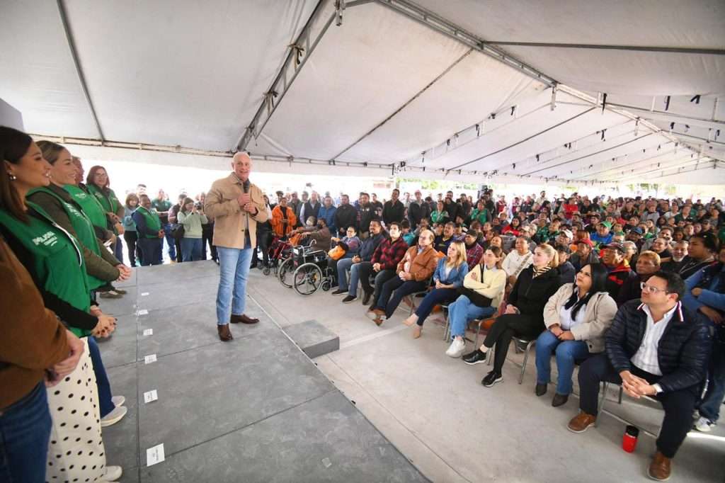 Román Cepeda entrega rehabilitación de cancha de usos múltiples en Nueva Rosita