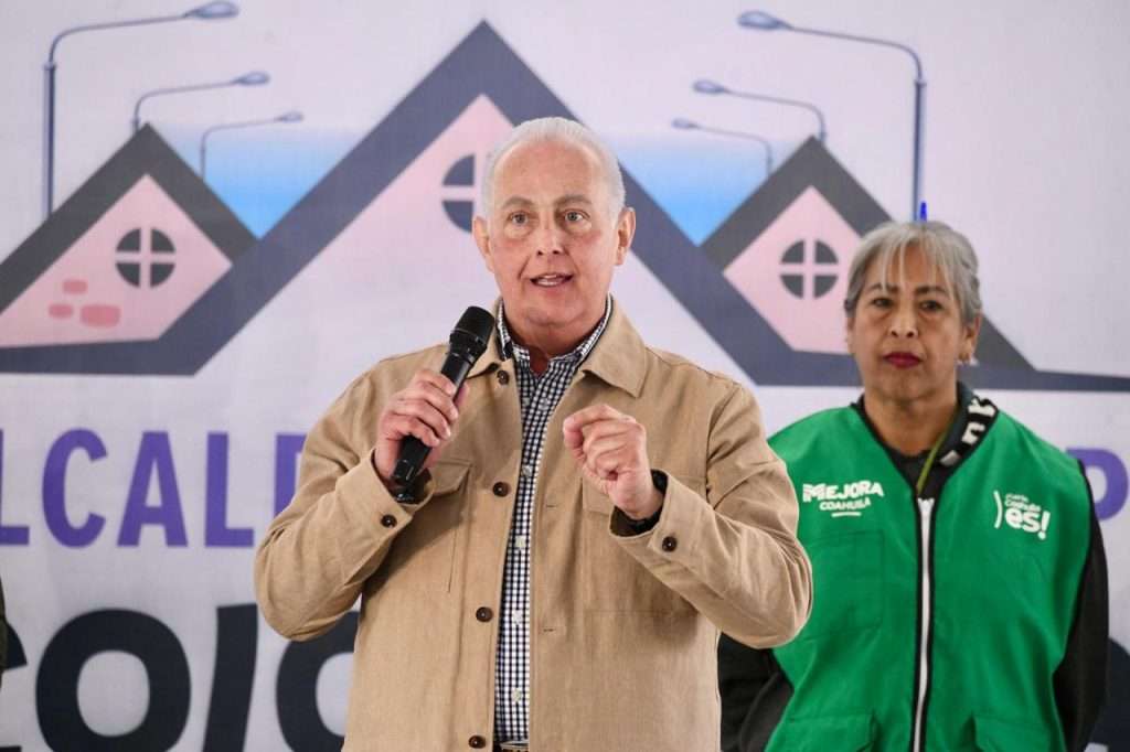 Román Cepeda entrega rehabilitación de cancha de usos múltiples en Nueva Rosita