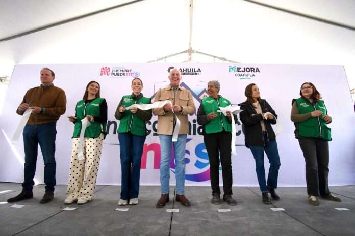 Román Cepeda entrega rehabilitación de cancha de usos múltiples en Nueva Rosita