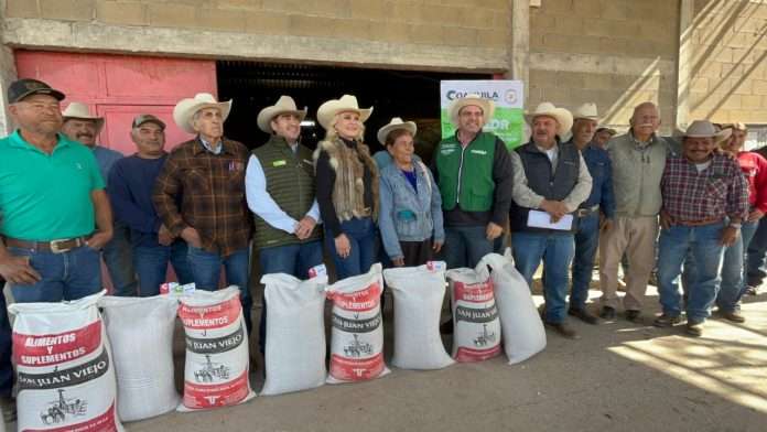 En las instalaciones de la Unión de Ejidos de Múzquiz, fueron entregadas 30 toneladas de suplemento alimenticio