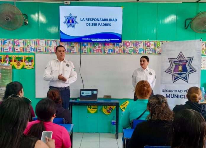 La Unidad de Proximidad Social impartió pláticas sobre la responsabilidad de ser padres en primarias de Ramos Arizpe.