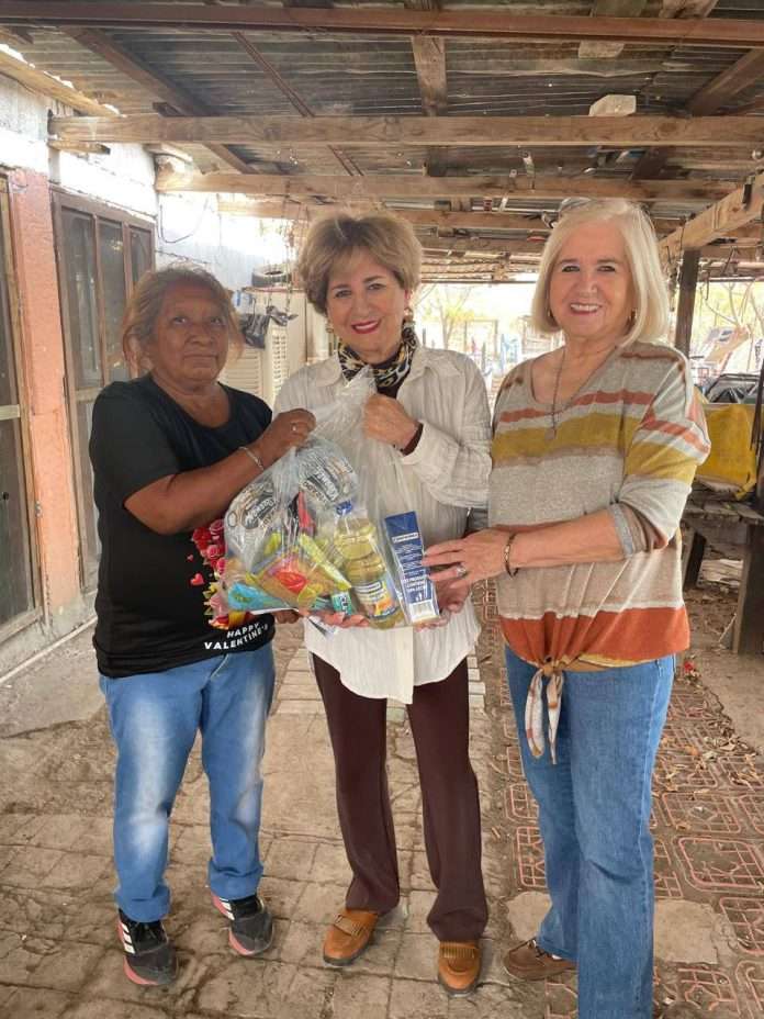 Lleva DIF Sabinas apoyos alimentarios a comunidades del municipio