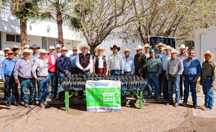 la presidenta municipal Laura Jiménez, quien acompañó a las autoridades estatales y a representantes del sector ganadero