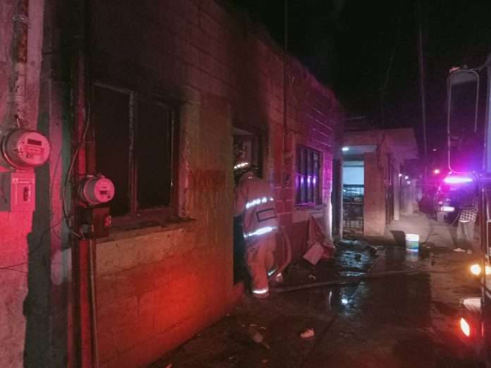 Abuela de 70 años se salva de incendio en el barrio La Piedra en Múzquiz
