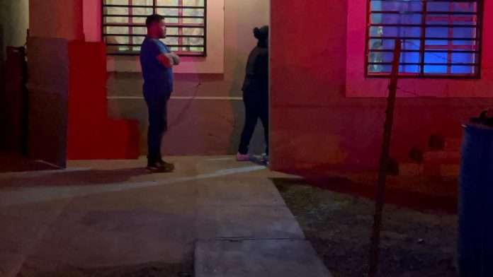 Mujer resulta con quemaduras tras flamazo por acumulación de gas en vivienda de Múzquiz
