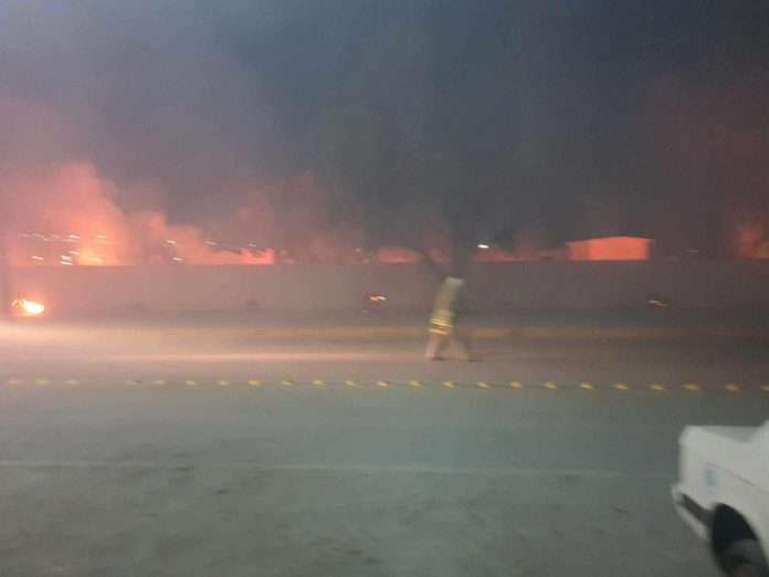 Incendio en Panteón Guadalupe de Monclova moviliza a cuerpos de emergencia
