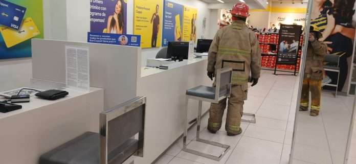 Realizan simulacro de incendio en tienda Coppel de Múzquiz; evacúan a 53 personas en 2 minutos 11 segundos