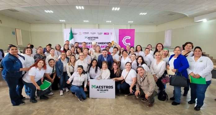 El evento reunió a representantes del sector educativo y de gobierno, quienes destacaron la importancia de respaldar a las y los maestros