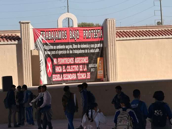 Secundaria Técnica 35 de Monclova mantiene labores bajo protesta por decisión docente