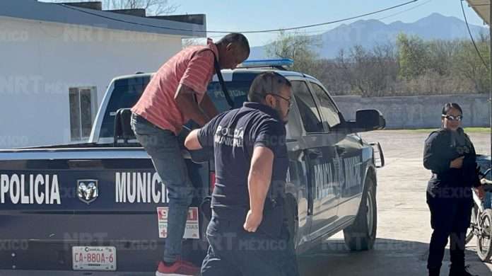 Seguridad Pública de Múzquiz detuvo a un hombre señalado por provocar incendio en un lote baldío detrás de la Secundaria Agustín Terrazas