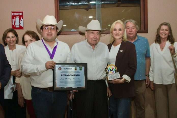 El evento contó con la distinguida presencia de la alcaldesa de Múzquiz, Laura Jiménez Gutiérrez