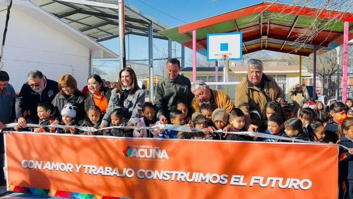 Inaugura Emilio de Hoyos cancha multiusos en jardín de niños Evaristo Pérez Arreola