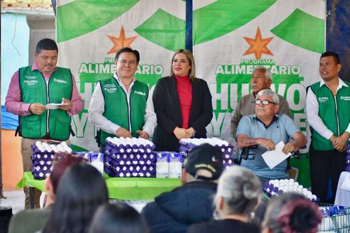 Mejora Coahuila en Castaños entrega apoyos de huevo y leche a familias