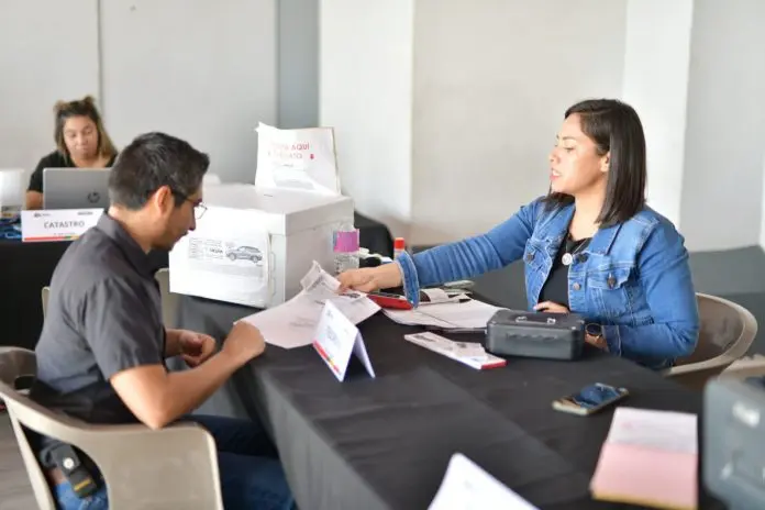 Llega brigada municipal a las fábricas para atender a empleados