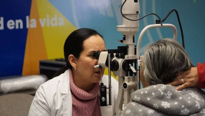 Refuerza DIF Acuña acciones para el cuidado de la salud visual