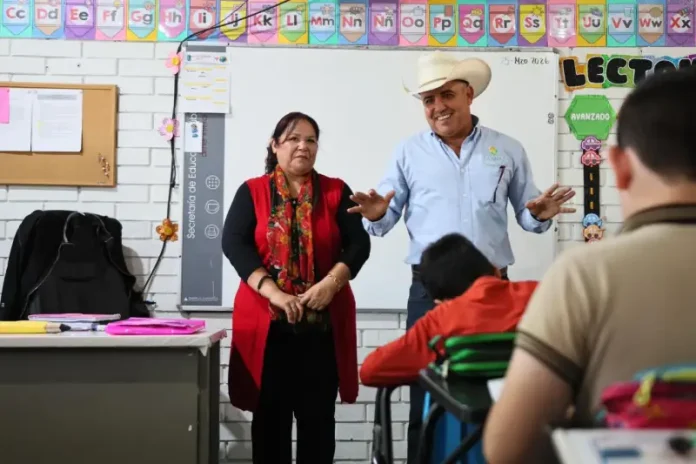 REFUERZA CHANO DÍAZ APOYO A ESCUELAS CON MEJORAS EN INFRAESTRUCTURA Y EQUIPAMIENTO