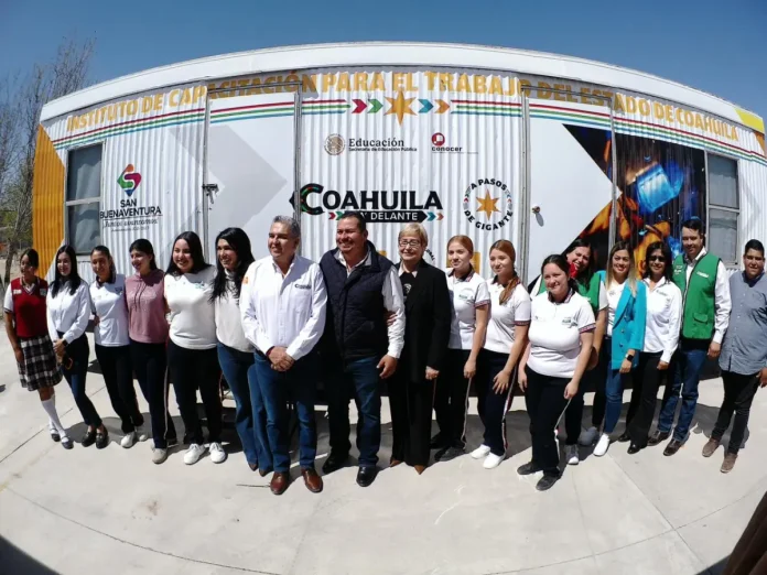 ICATEC San Buenaventura entrega vehículo itinerante para talleres de autoempleo