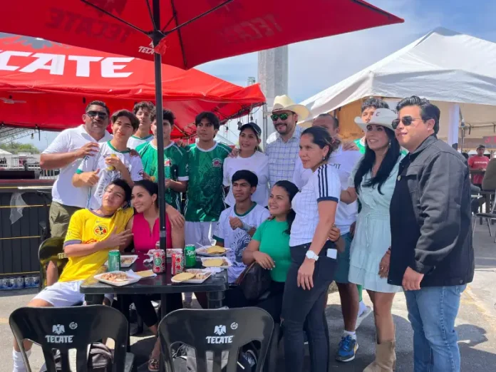 Asistentes disfrutando del Festival Vaquero Monclova en Coahuila