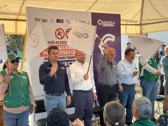 Autoridades de salud y el Ayuntamiento de Múzquiz iniciaron una campaña de descacharrización en la colonia Fonhasol