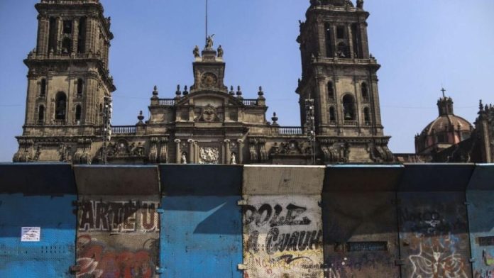 vallas en el Zócalo