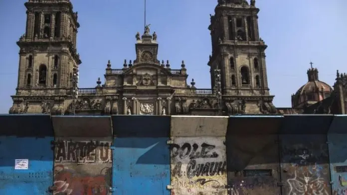 vallas en el Zócalo