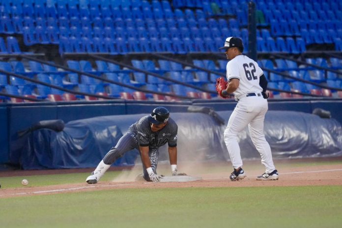 Acereros cae ante Sultanes en juego de exhibición en Monterrey