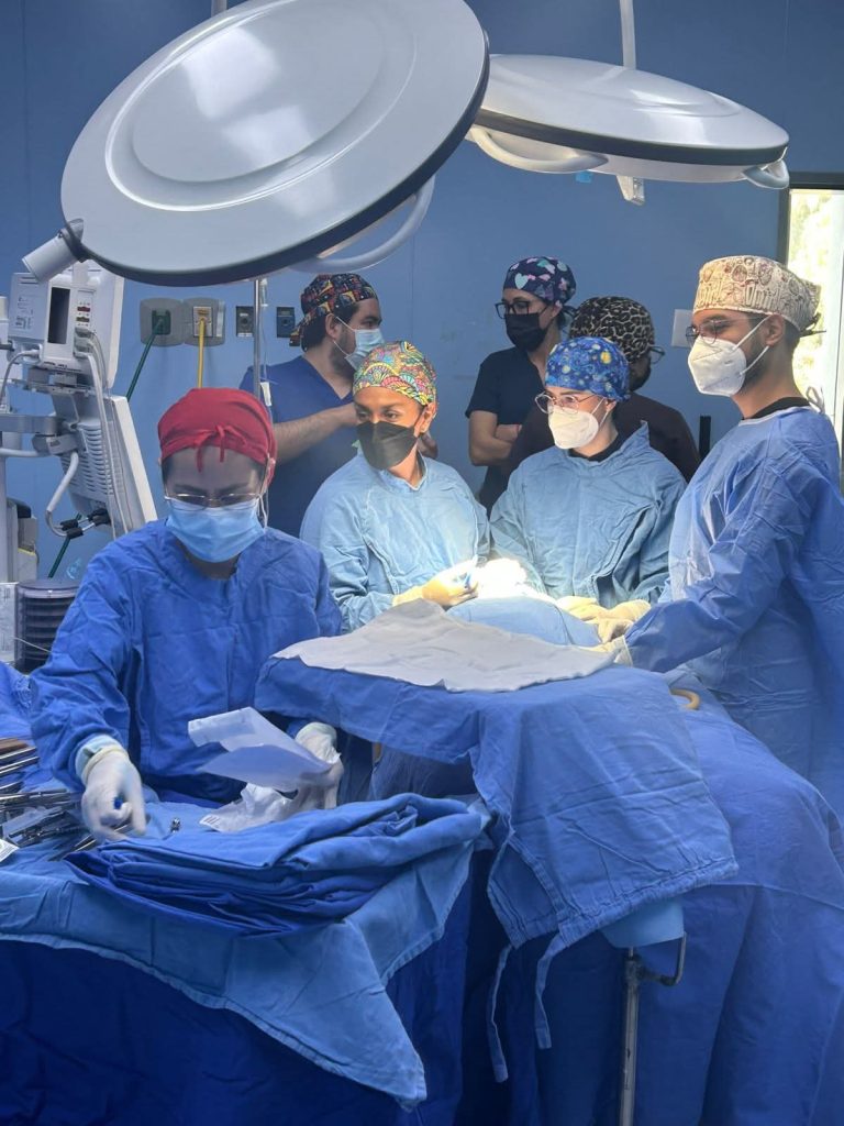 Beneficia HG del ISSSTE en Querétaro a bebé de tres meses con exitosa cirugía para corregir labio hendido