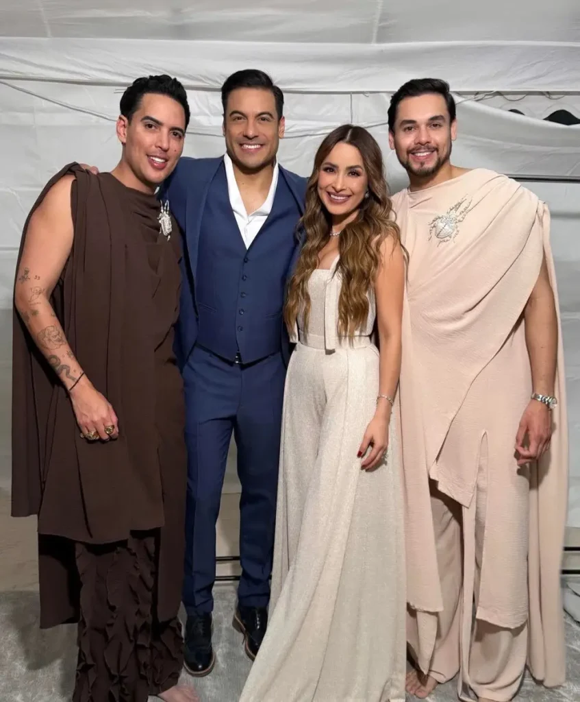 Carlos Rivera y Cynthia Rodríguez en la boda de Un Tal Fredo y Adrián