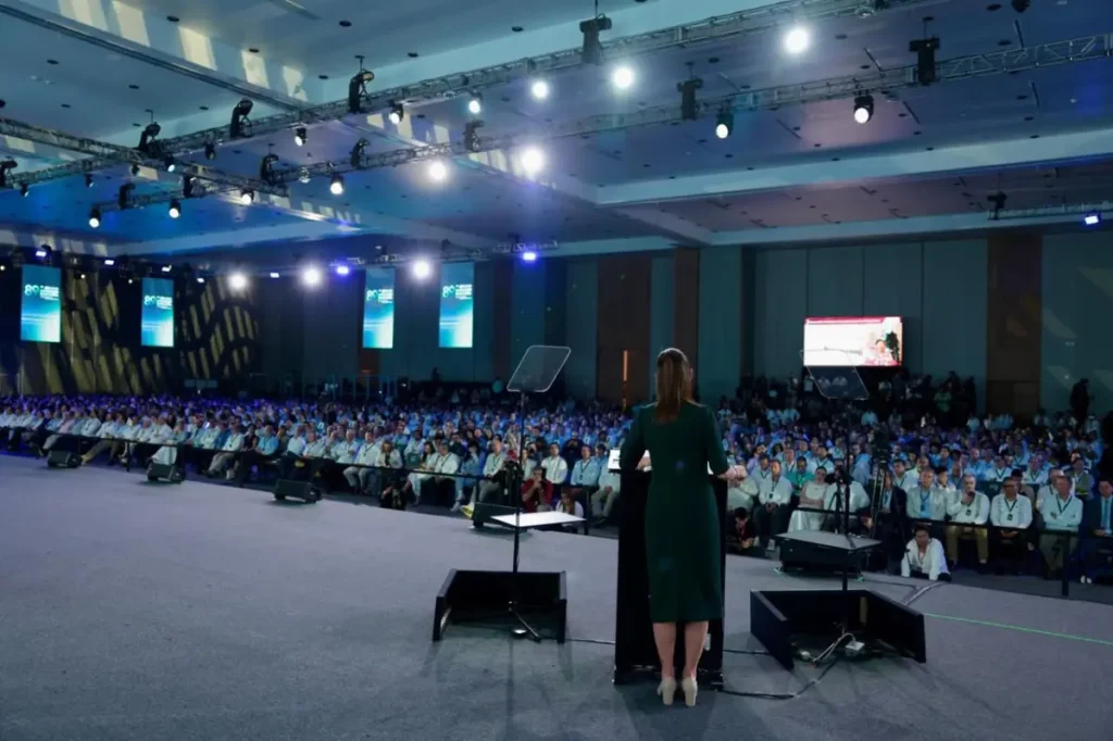 Celebra Claudia Sheinbaum compromiso de la banca de incrementar créditos al sector privado en inauguración de la 89 convención bancaria de la ABM