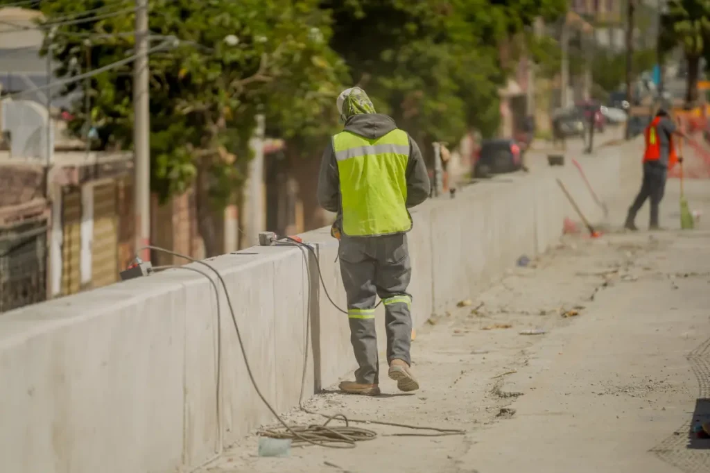Con labores nocturnas, avanzan trabajos de ampliación de carril en Villa Florida