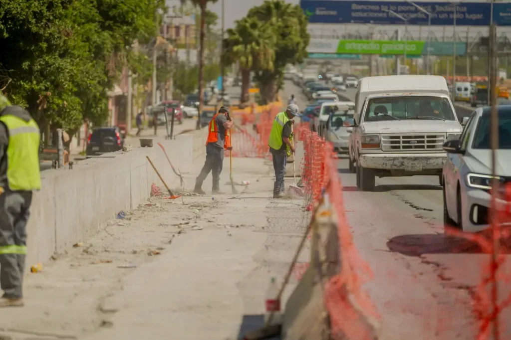 Con labores nocturnas, avanzan trabajos de ampliación de carril en Villa Florida