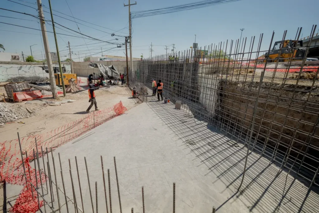 Con labores nocturnas, avanzan trabajos de ampliación de carril en Villa Florida