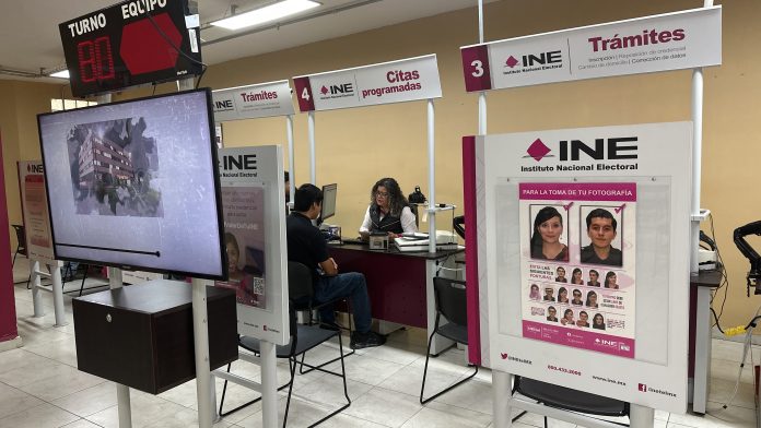 Ciudadanos deben recoger sus credenciales del INE en el Distrito 03
