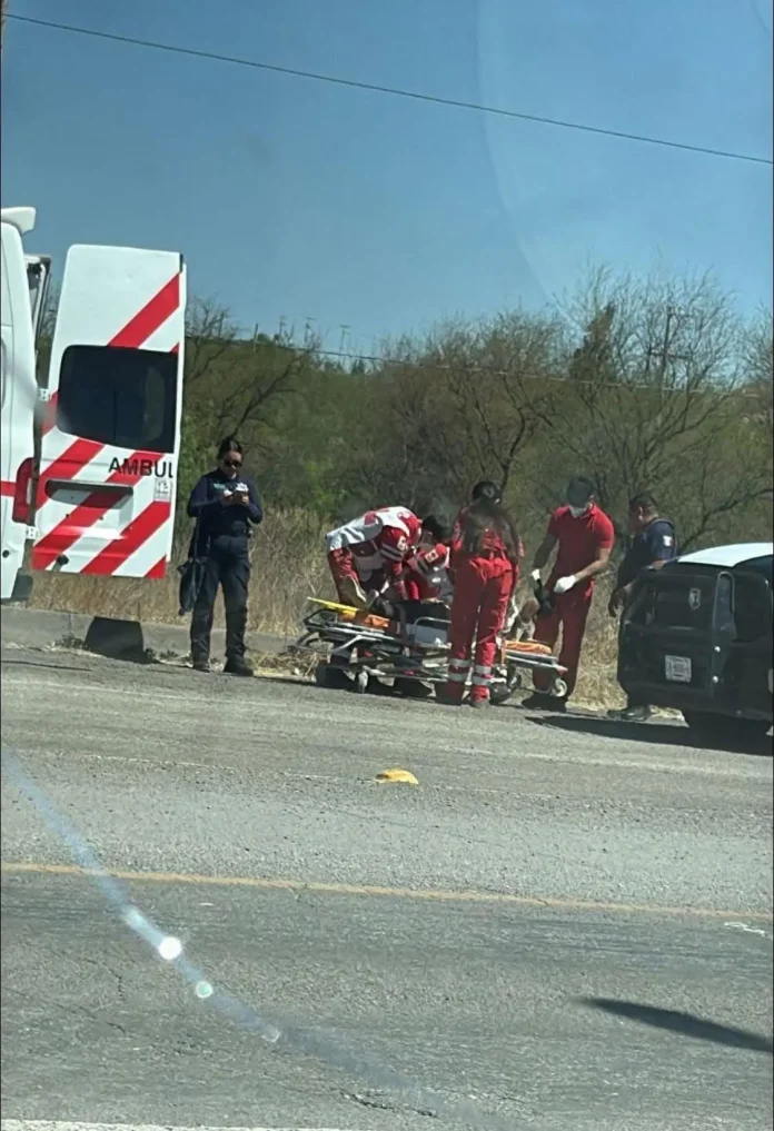 Atropella y huye; dejan a hombre grave en Agujita