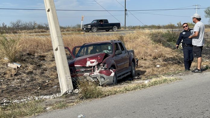 Un fuerte percance vial se registró en el libramiento al ejido La Cuchilla