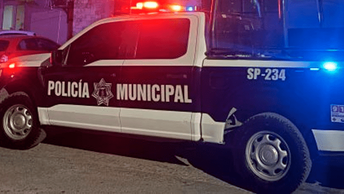 Menores lanzan piedras