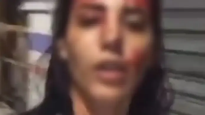 Mujer agrede a su novio