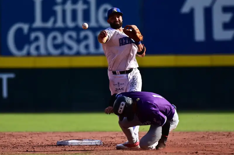 Rieleros supera a Acereros en duelo de pretemporada