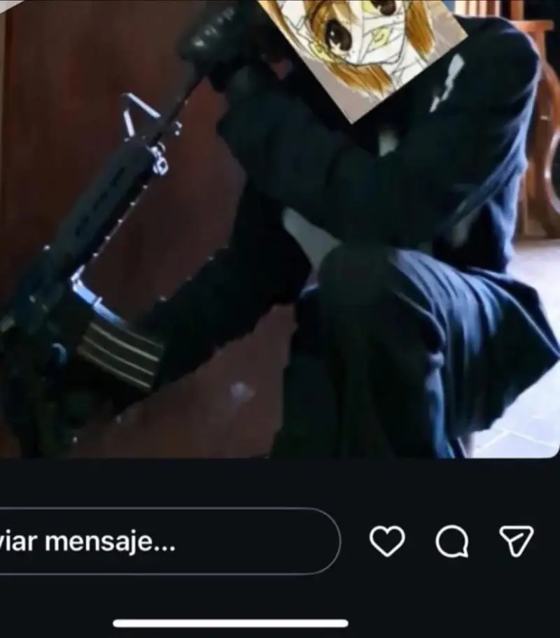 Subía fotos mostrando armas