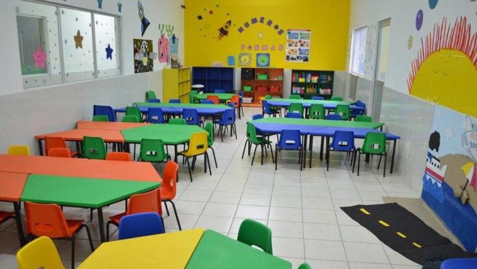 Suspenden guardería tras encontrar a menor afuera