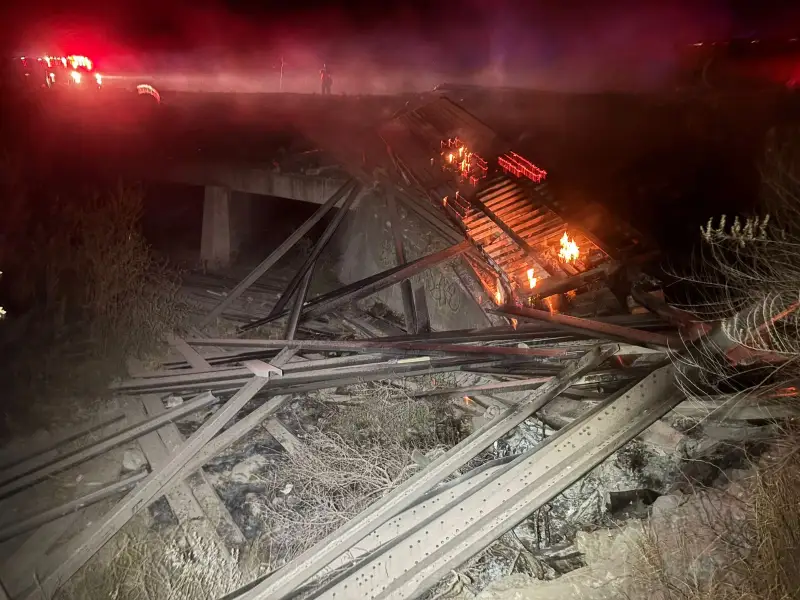 Trailero pierde la vida tras caer a barranco en la carretera 57