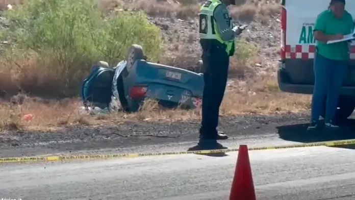 Volcadura carretera 53