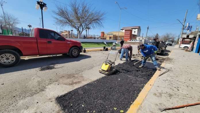 A través de la Dirección de Obras Públicas, se desplegaron cuadrillas de bacheo en diversos puntos estratégicos de la Villa de Palaú y en la Cabecera Municipal