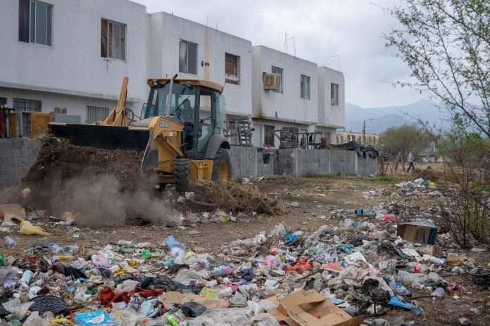 Durante esta jornada se llevaron a cabo trabajos de retiro de escombro en calles y plazas