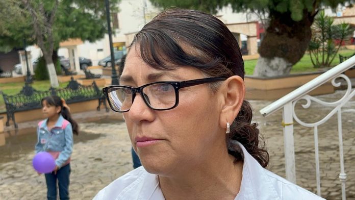 erca de 300 mujeres marcharon en Múzquiz durante el 8M para exigir justicia