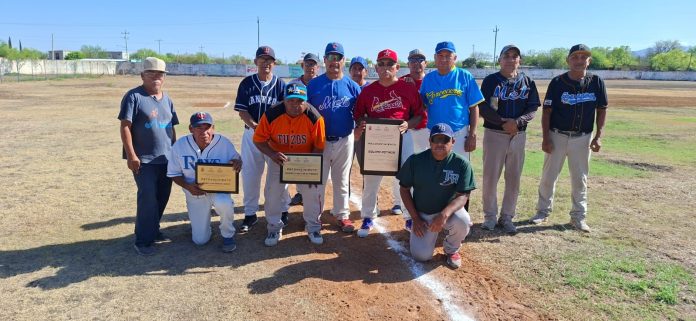Durante el evento, el Profesor Ernesto Martínez, Coordinador Deportivo del Béisbol Municipal, fue el encargado de realizar la toma de protesta