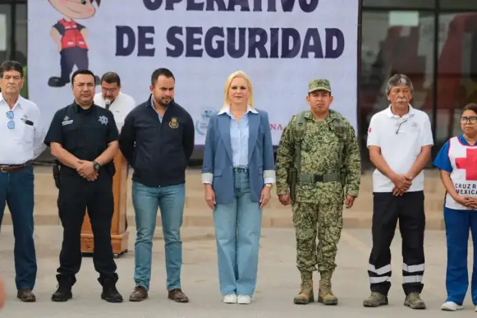 El evento se llevó a cabo frente a las instalaciones de Seguridad Pública Municipal, donde la alcaldesa estuvo acompañada por el delegado regional de la Fiscalía General del Estado