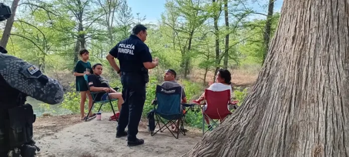 En este sentido, el comandante del Mando Coordinado de Seguridad Pública Municipal, Jesús Ponce Sanchez, encabezó un operativo de proximidad social