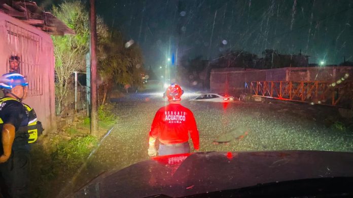 Atienden autoridades de Acuña afectaciones por lluvias, viento y granizo